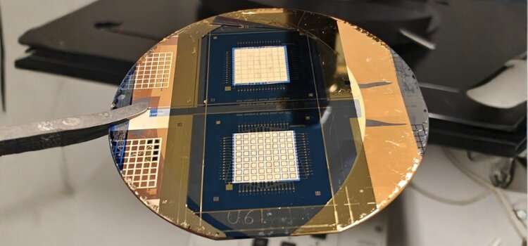 Investigadores de la Universidad Complutense de Madrid logran “atrapar” la luz dentro del sensor sin materiales caros ni sistemas de enfriamiento complejos.